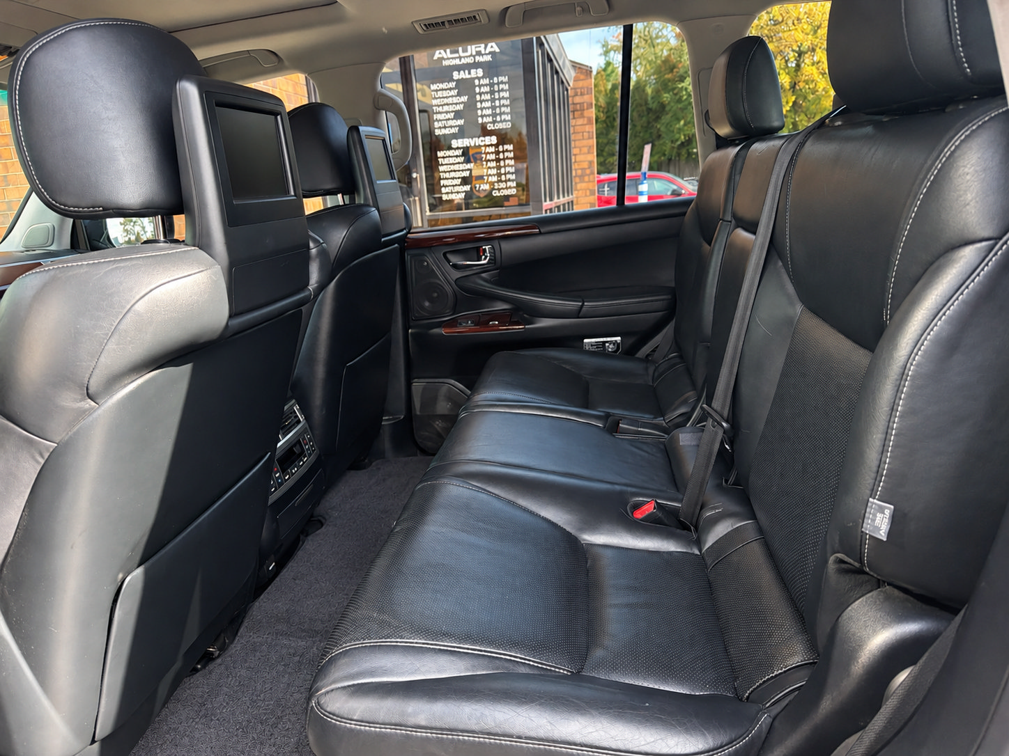 Used 2013 Lexus LX 570 4WD w/ Luxury Pkg image 11