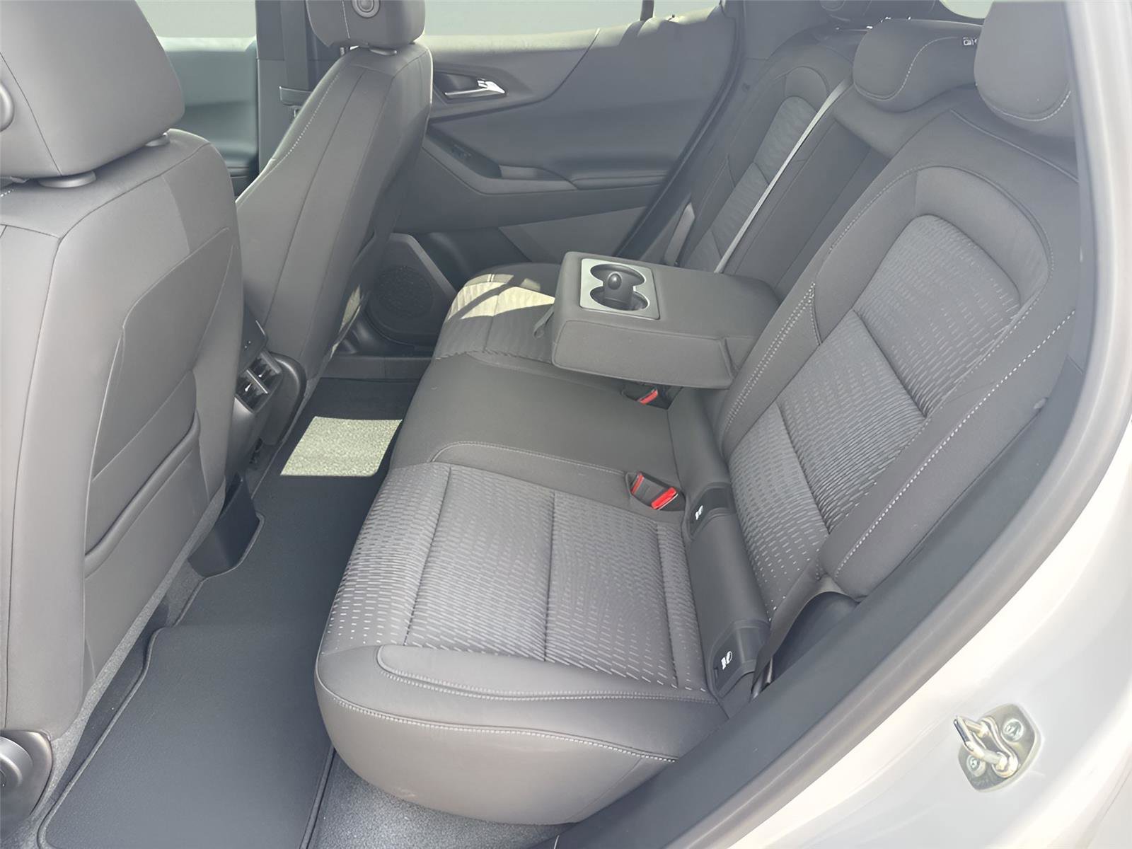 New 2025 Chevrolet Equinox LT w/ Safety and Technology Package image 11