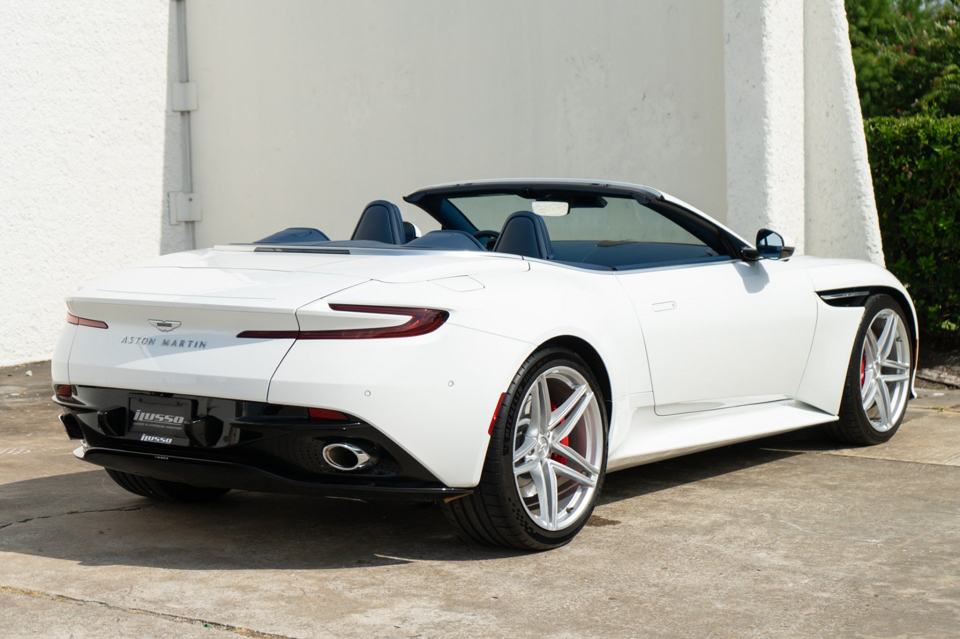 Used 2025 Aston Martin DB12 Convertible RWD image 11
