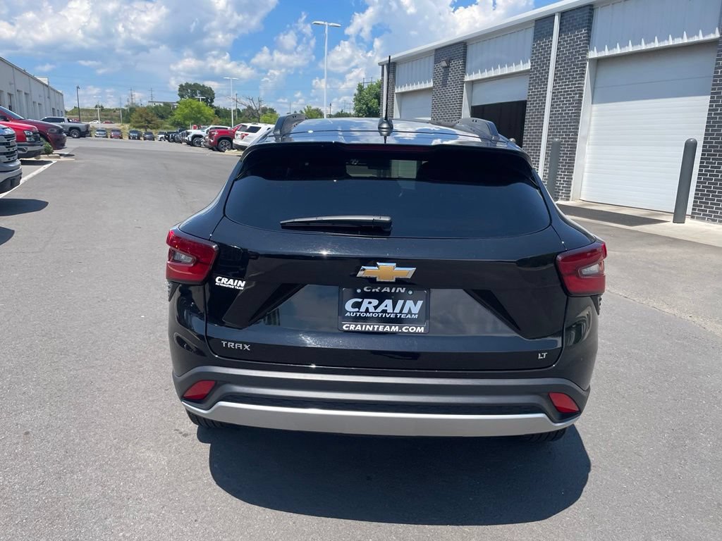 Used 2025 Chevrolet Trax LT FWD image 6