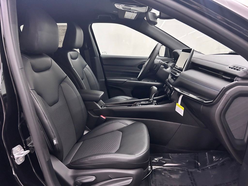 New 2026 Jeep Compass Latitude image 17