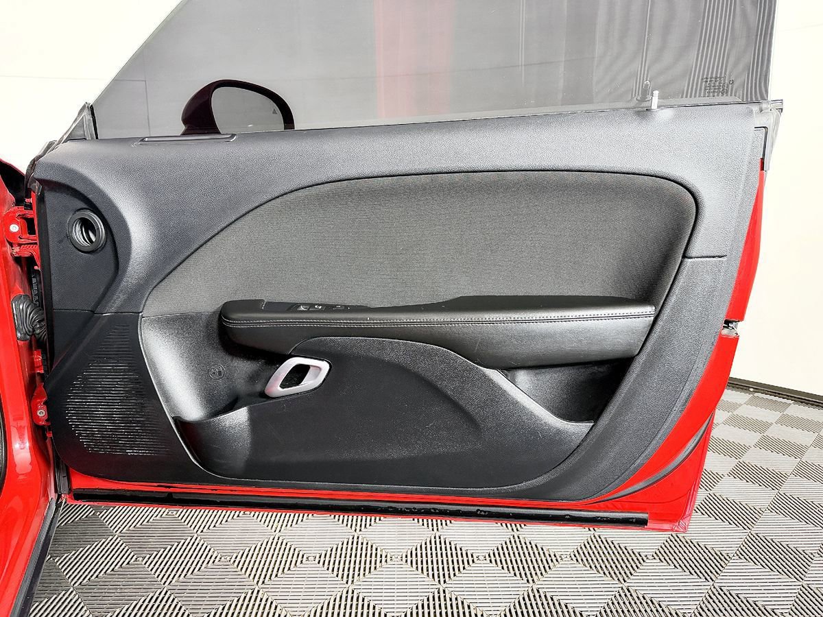 Used 2015 Dodge Challenger SXT w/ Driver Convenience Group RWD image 33