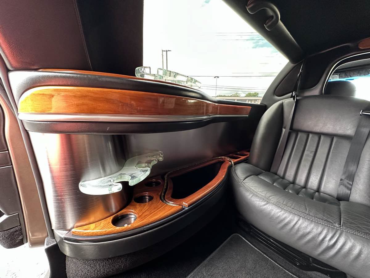 Used 2010 Lincoln Town Car Executive RWD image 10