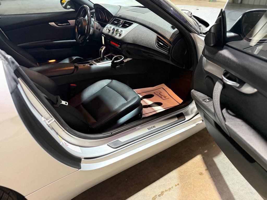 Used 2009 BMW Z4 sDrive35i RWD image 9