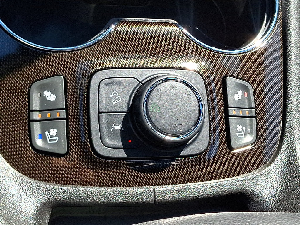 Used 2023 GMC Acadia AT4 w/ Technology Package AWD/4WD image 31