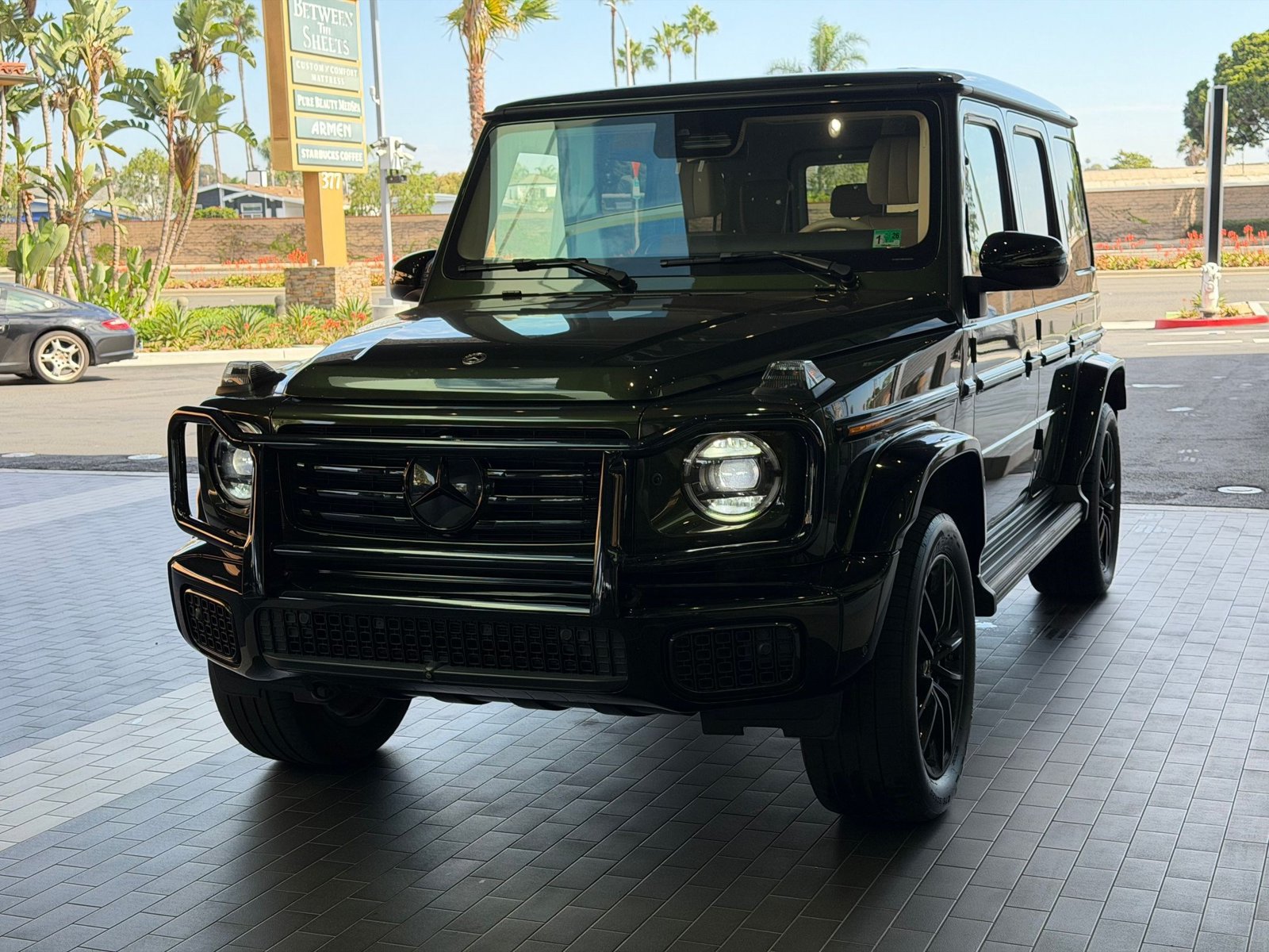 Used 2025 Mercedes-Benz G 550 image 1