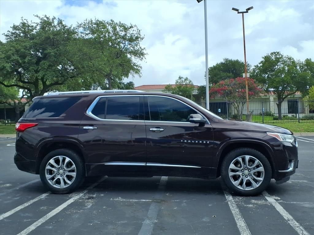 Used 2021 Chevrolet Traverse Premier FWD image 3