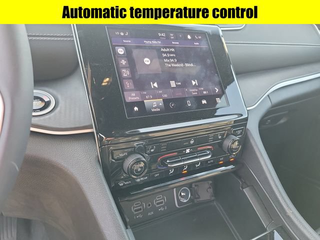 Used 2024 Jeep Grand Cherokee Altitude AWD/4WD image 15