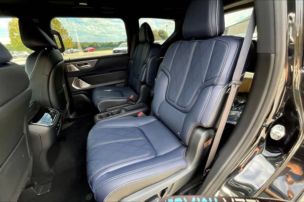 Used 2026 INFINITI QX80 4WD w/ Sport Exterior Package image 12