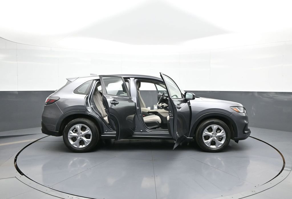 Certified 2023 Honda HR-V LX image 40