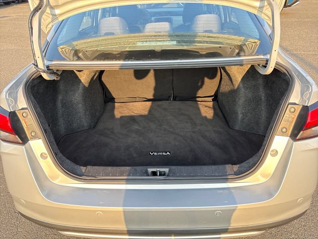 Used 2021 Nissan Versa SV FWD image 14