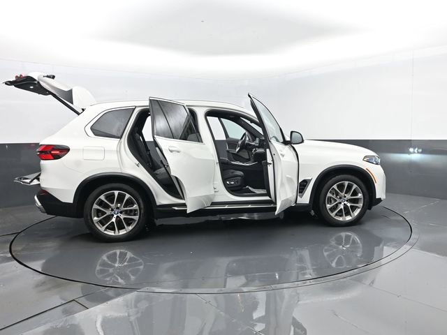 Used 2024 BMW X5 xDrive50e image 35