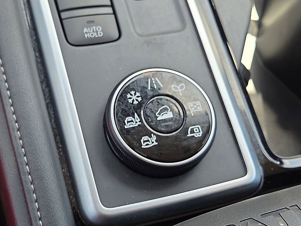 Used 2025 Nissan Pathfinder SV AWD/4WD image 23