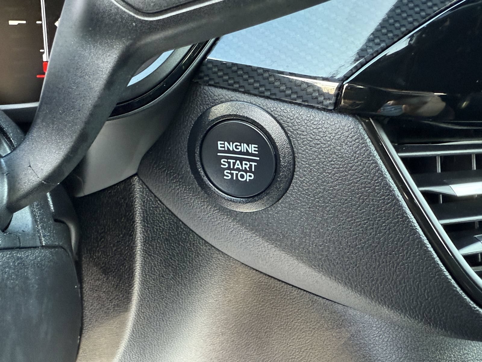 Used 2025 Ford Escape ST-Line Select AWD/4WD image 28