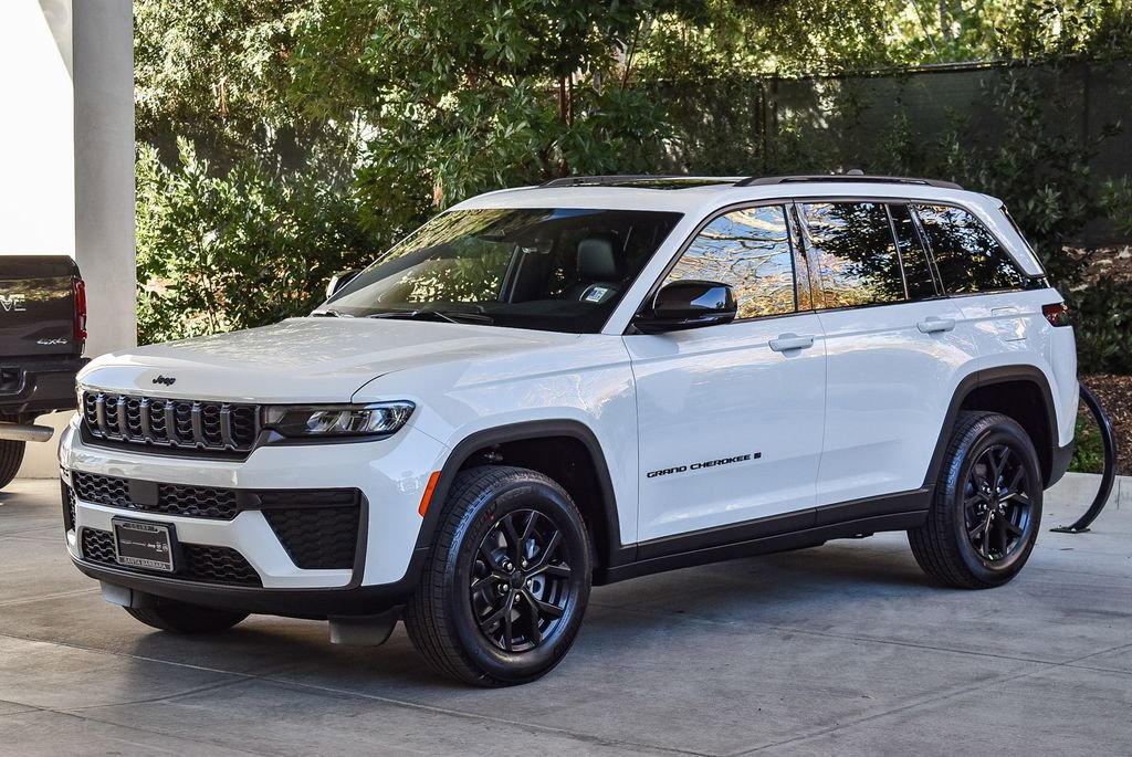 New 2026 Jeep Grand Cherokee Altitude image 3