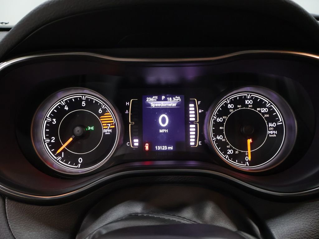 Used 2019 Jeep Cherokee Latitude Plus AWD/4WD image 40