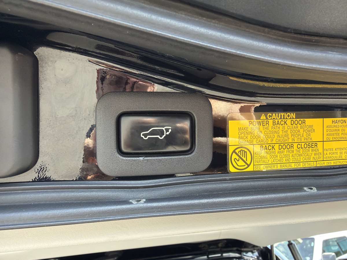 Used 2013 Lexus LX 570 4WD w/ Luxury Pkg image 14