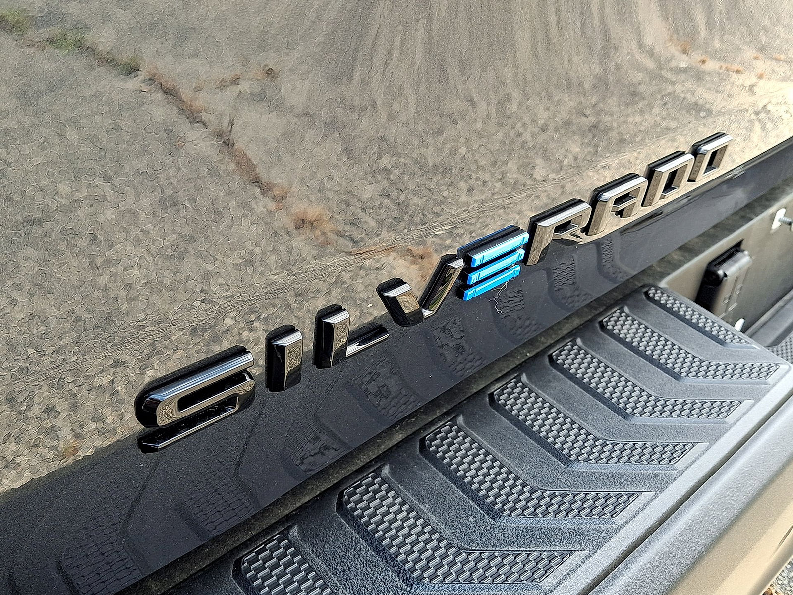 New 2026 Chevrolet Silverado EV Trail Boss AWD/4WD image 19