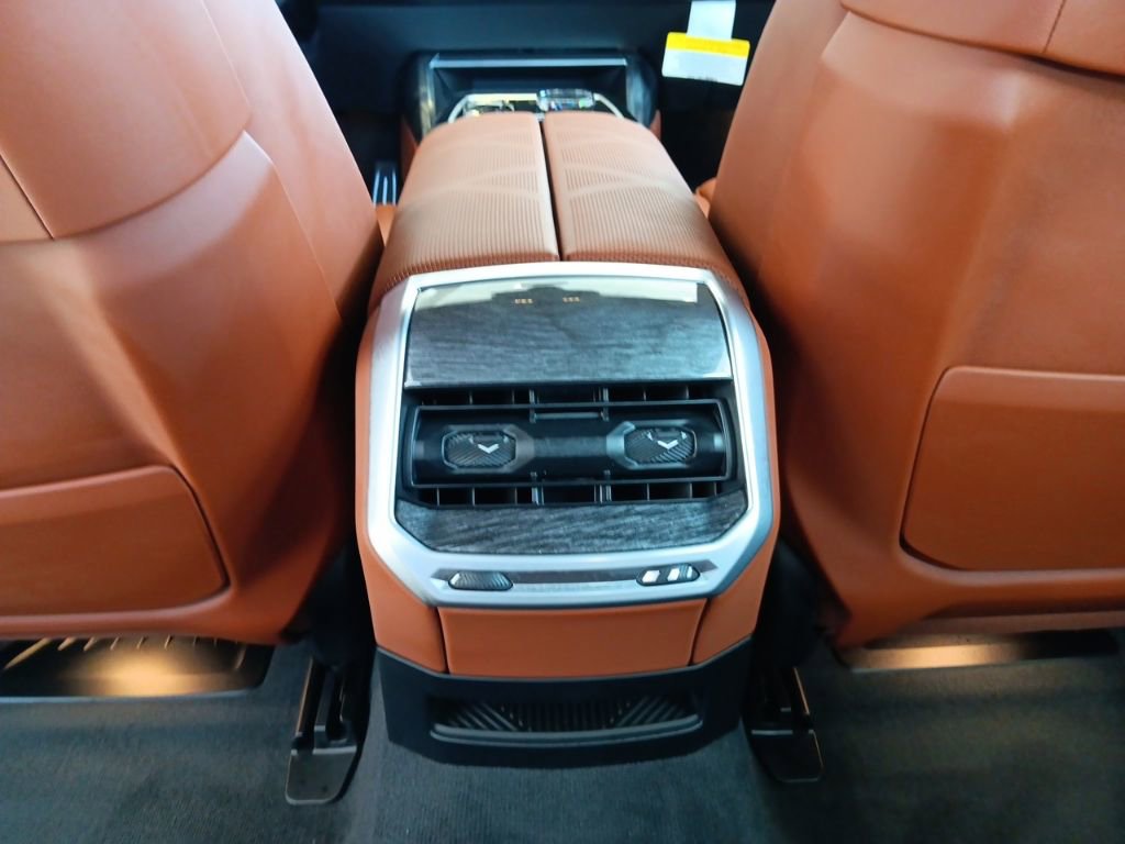 New 2026 BMW 750e xDrive image 10