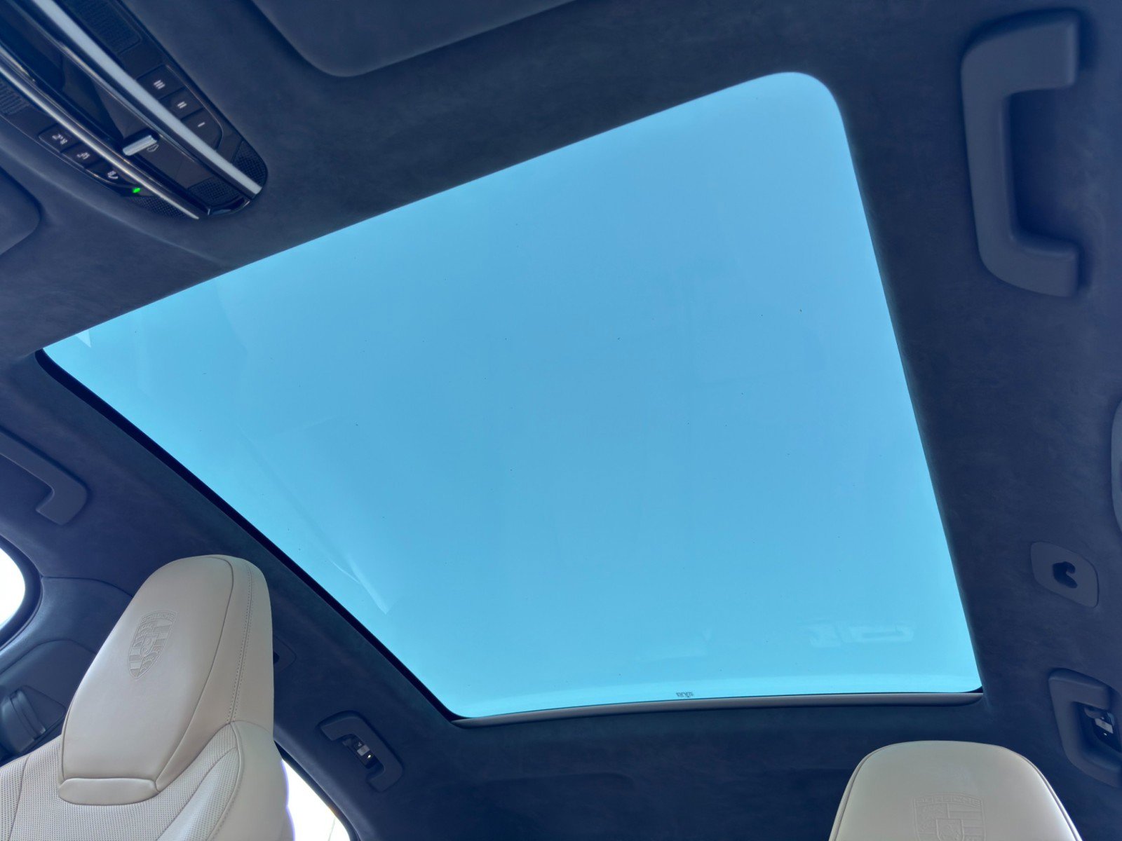 Used 2022 Porsche Cayenne Turbo S image 12