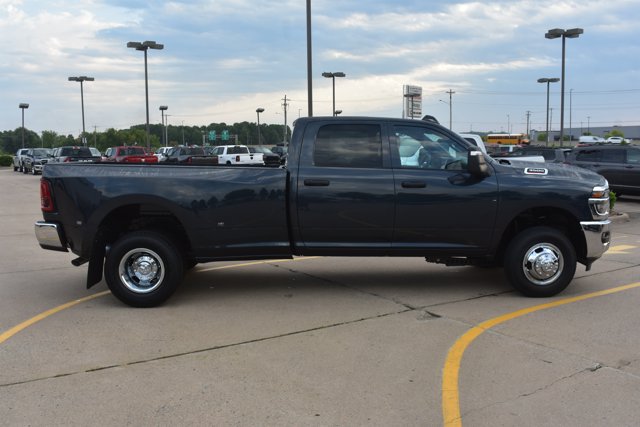 New 2026 RAM 3500 Tradesman AWD/4WD image 4