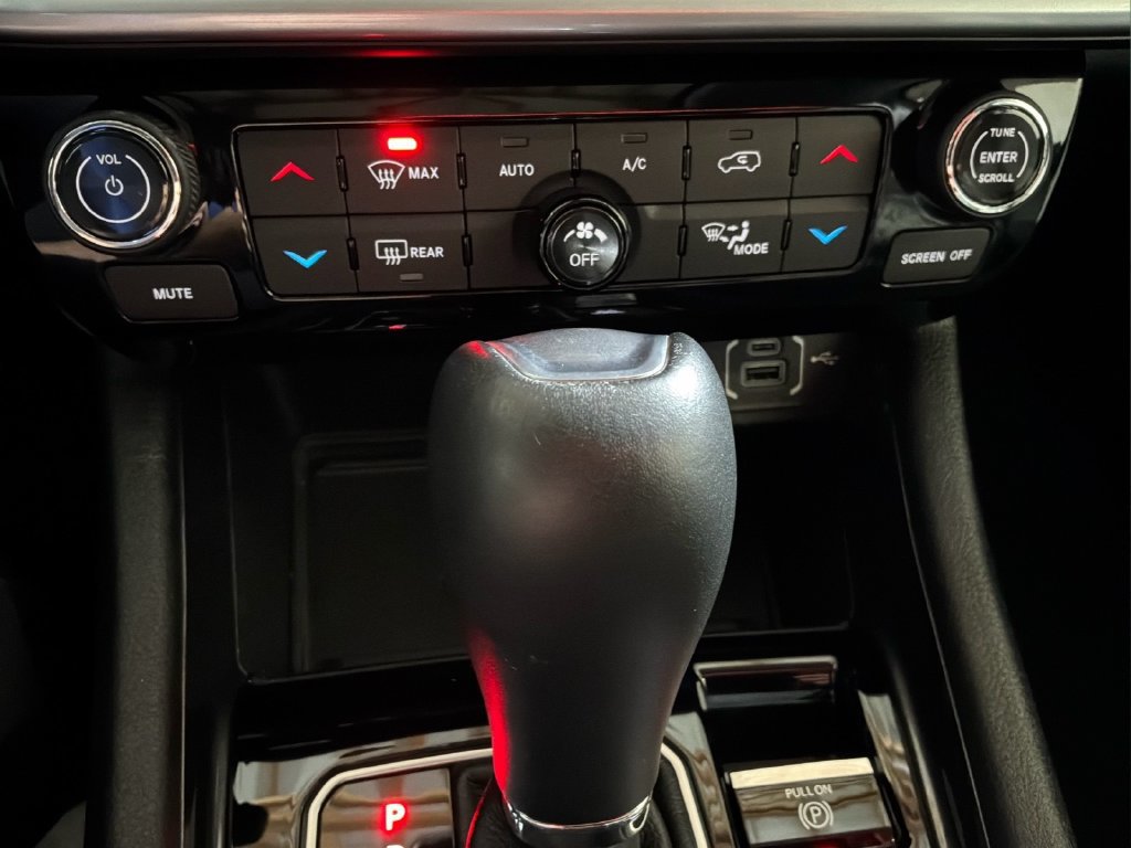 Certified 2022 Jeep Compass Latitude w/ Sun and Sound Group AWD/4WD image 40