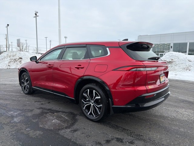 Certified 2025 Toyota Crown Signia XLE image 5