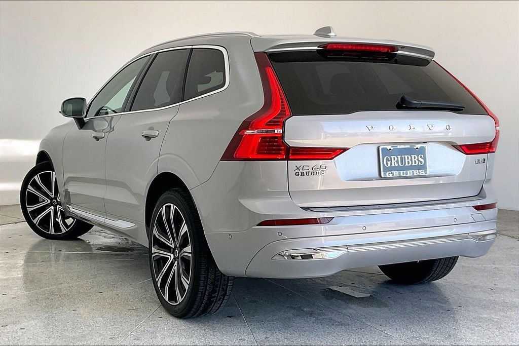 Certified 2023 Volvo XC60 B5 Ultimate w/ Climate Package image 17