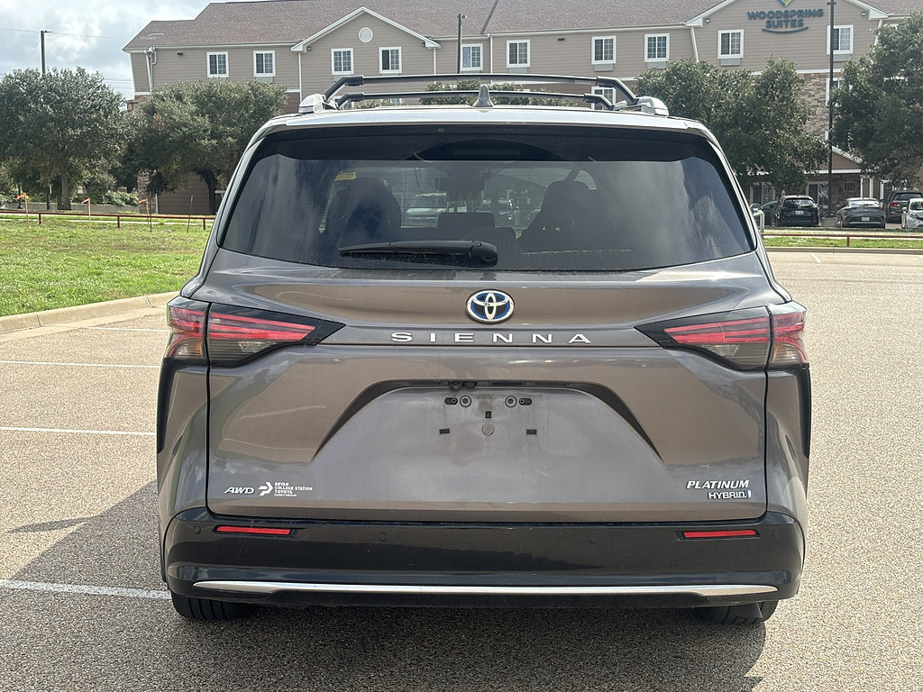 Used 2024 Toyota Sienna Platinum AWD/4WD image 5