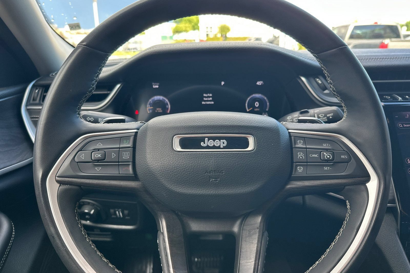 Used 2023 Jeep Grand Cherokee L Limited AWD/4WD image 25