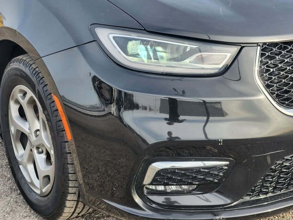 Used 2023 Chrysler Pacifica Limited image 9