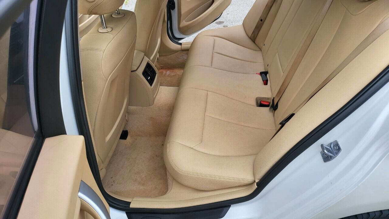 Used 2015 BMW 320i Sedan image 16