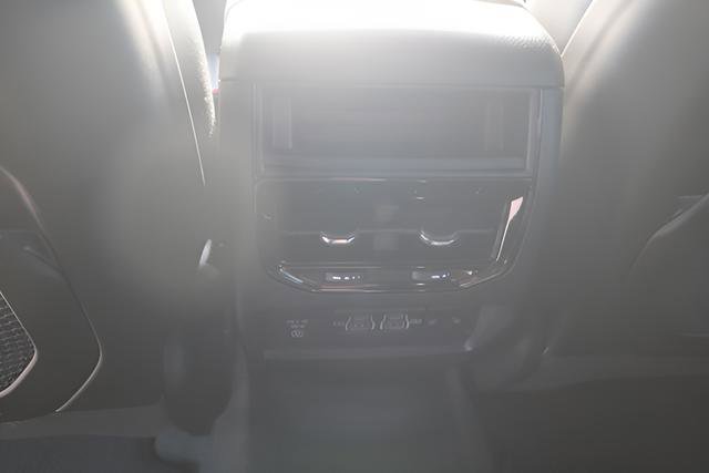 New 2025 Jeep Grand Cherokee Limited w/ Black Appearance Package image 26