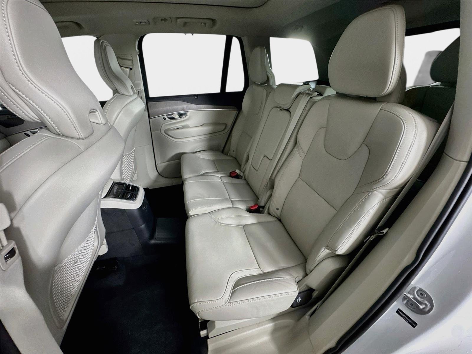 Used 2025 Volvo XC90 T8 Ultra w/ Protection Package Premier AWD/4WD image 24