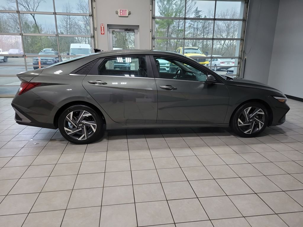 Used 2024 Hyundai Elantra Limited image 4