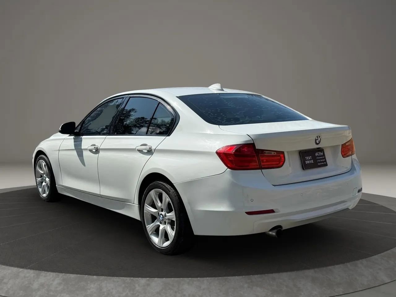 Used 2015 BMW 320i Sedan RWD image 6
