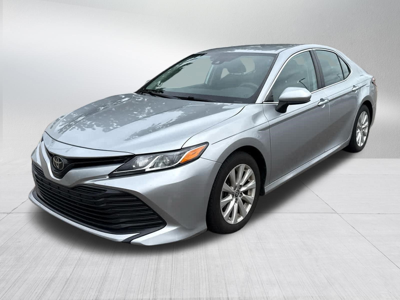 Used 2020 Toyota Camry LE FWD image 3