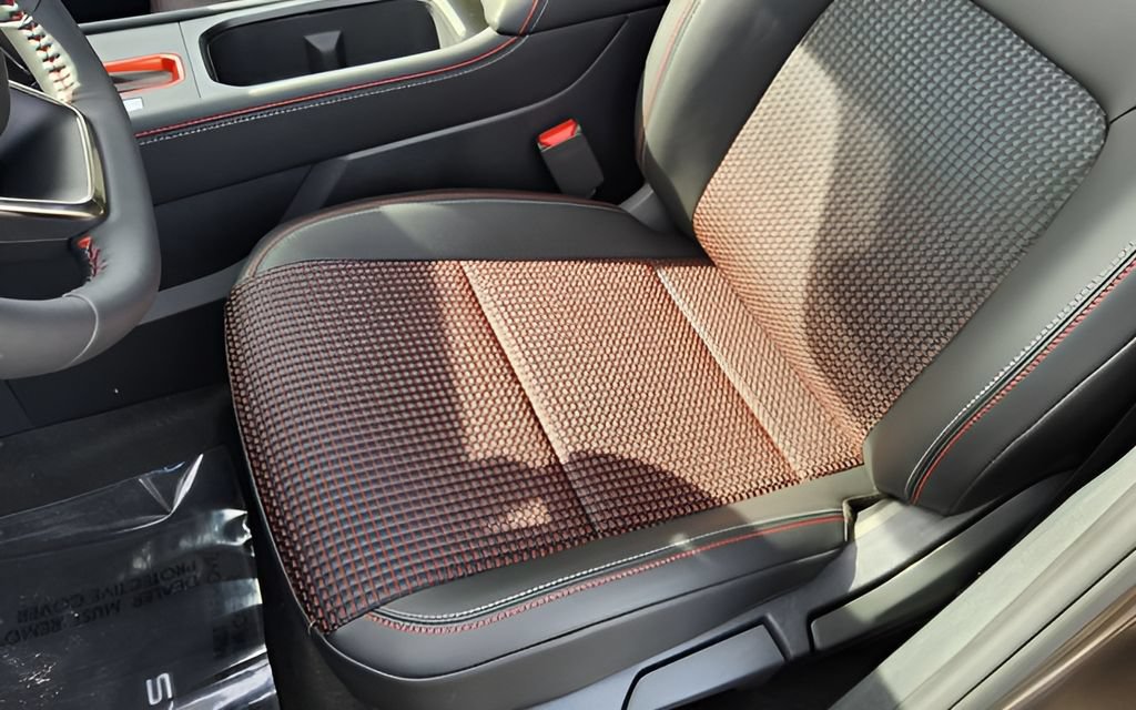 New 2026 Nissan Kicks SR w/ SR Premium Package FWD image 24