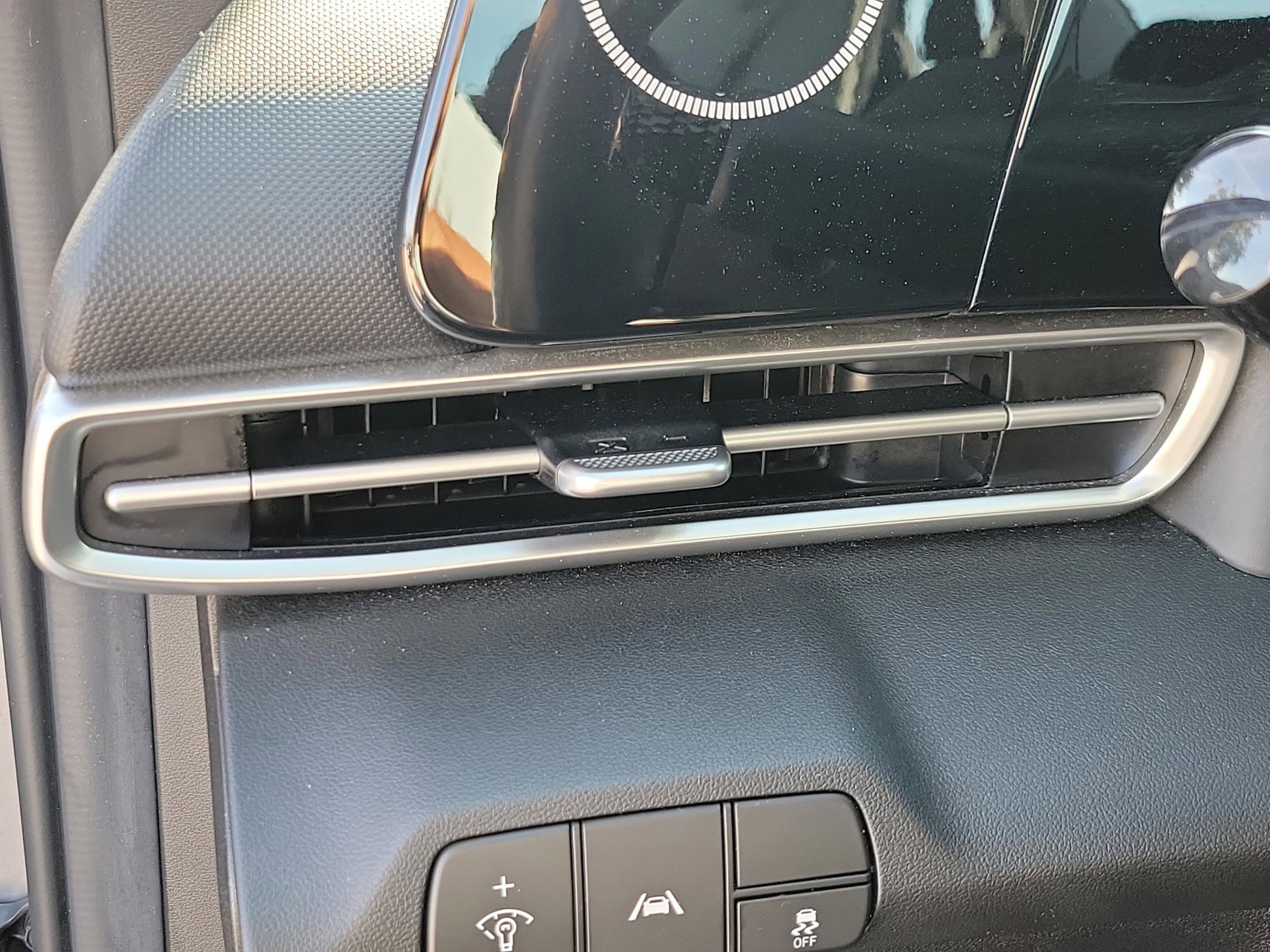 Certified 2021 Hyundai Elantra SEL w/ Convenience Package image 30