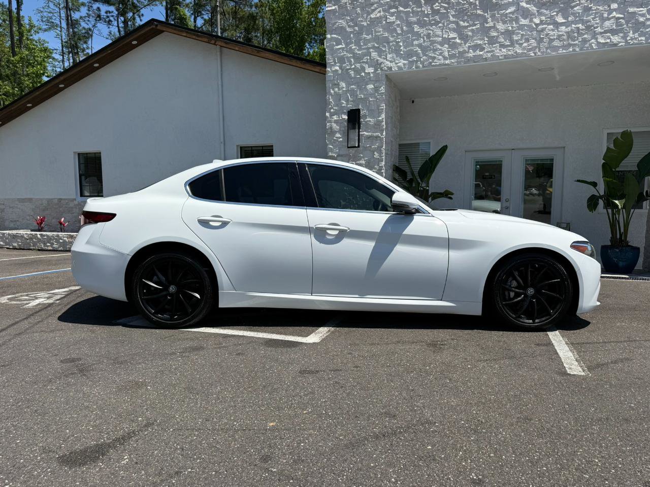Used 2017 Alfa Romeo Giulia image 15