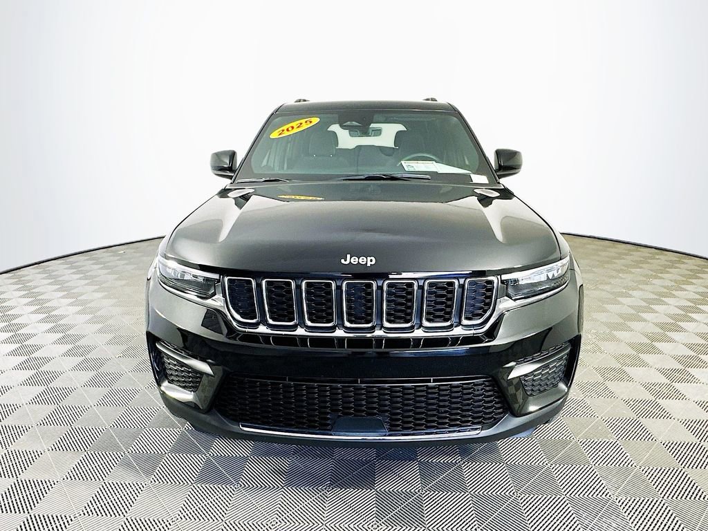 Certified 2025 Jeep Grand Cherokee Laredo w/ Luxury Tech Group I image 4