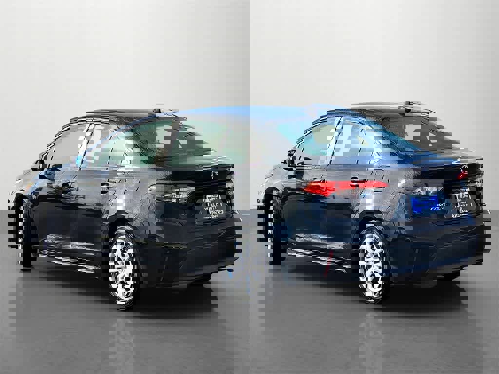 Used 2023 Toyota Corolla LE image 4