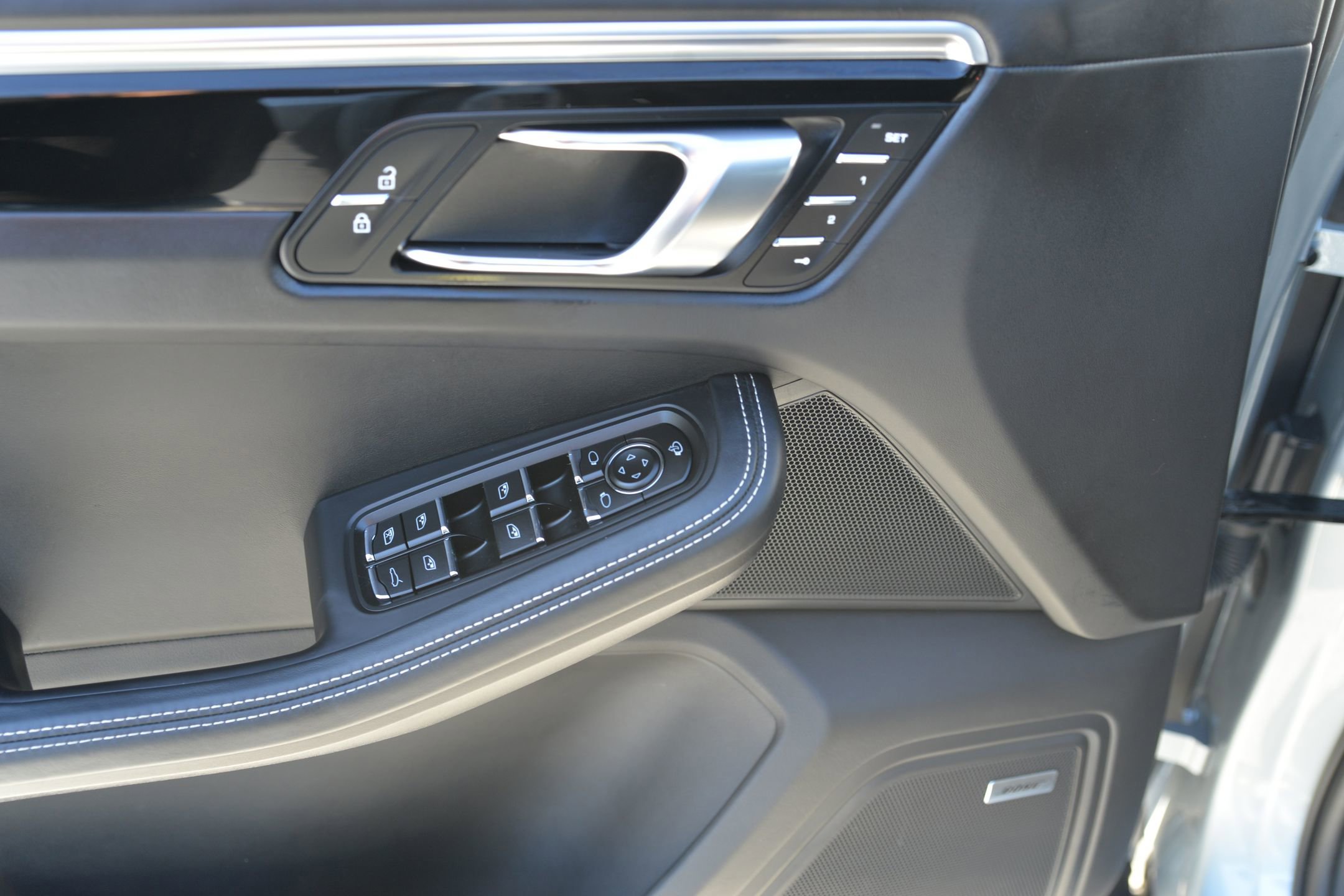 Certified 2024 Porsche Macan Turbo image 28