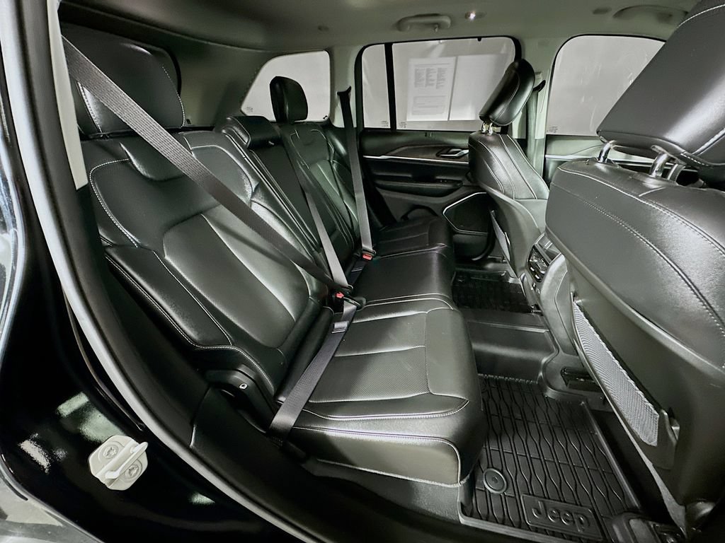 Certified 2023 Jeep Grand Cherokee Limited w/ Luxury Tech Group II AWD/4WD image 38