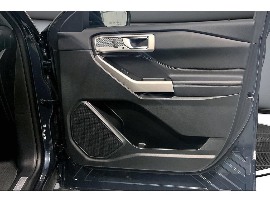 Used 2024 Ford Explorer Limited w/ Equipment Group 301A AWD/4WD image 47