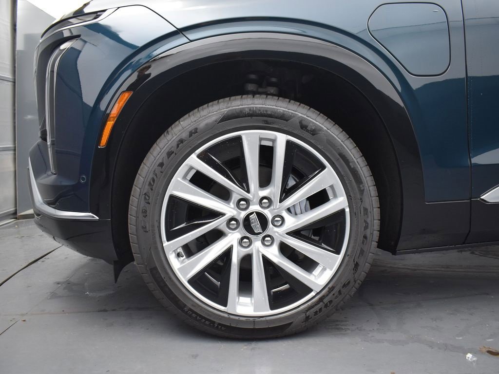 New 2026 Cadillac Vistiq Luxury w/ LPO, Floor Liner Package image 8