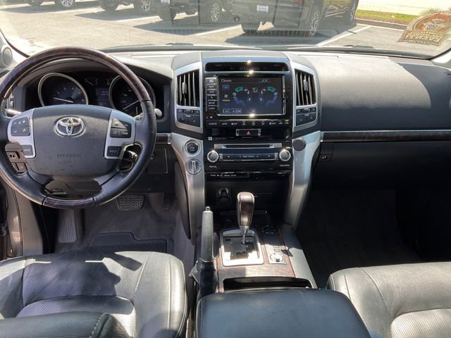 Used 2014 Toyota Land Cruiser image 4