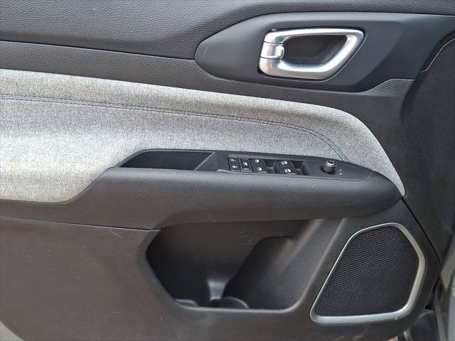 Certified 2024 Jeep Compass Latitude AWD/4WD image 23