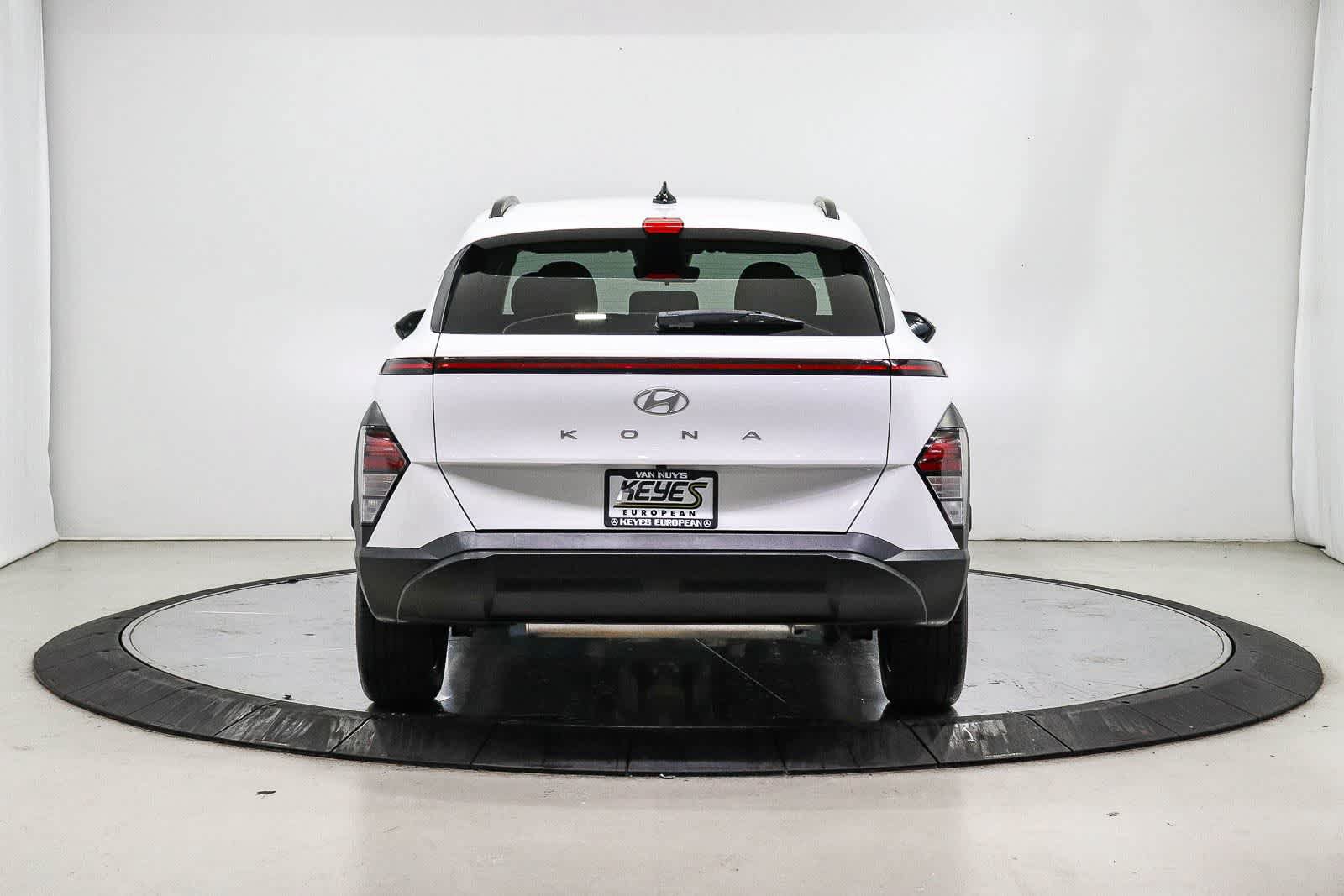 Used 2024 Hyundai Kona SEL FWD image 3