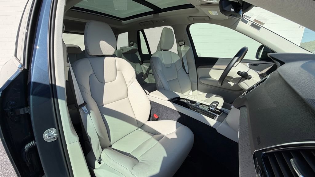 Used 2025 Volvo XC90 T8 Plus w/ Protection Package image 18